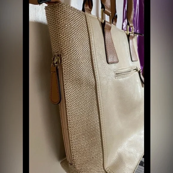 Apt 9 multi-pocket tote. - Picture 1 of 6